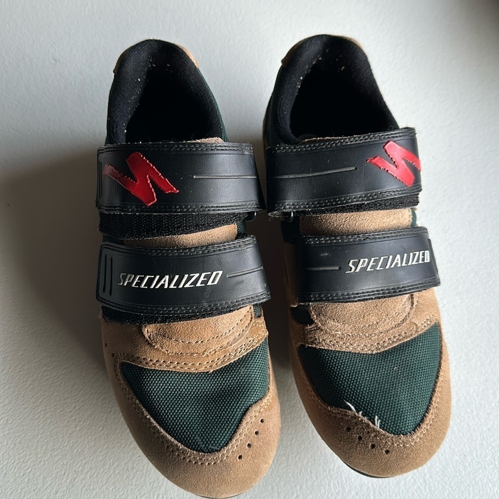 Specialized cycling shoes